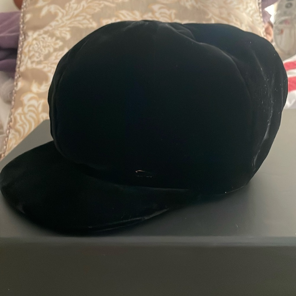 CHANEL velvet cap- size med